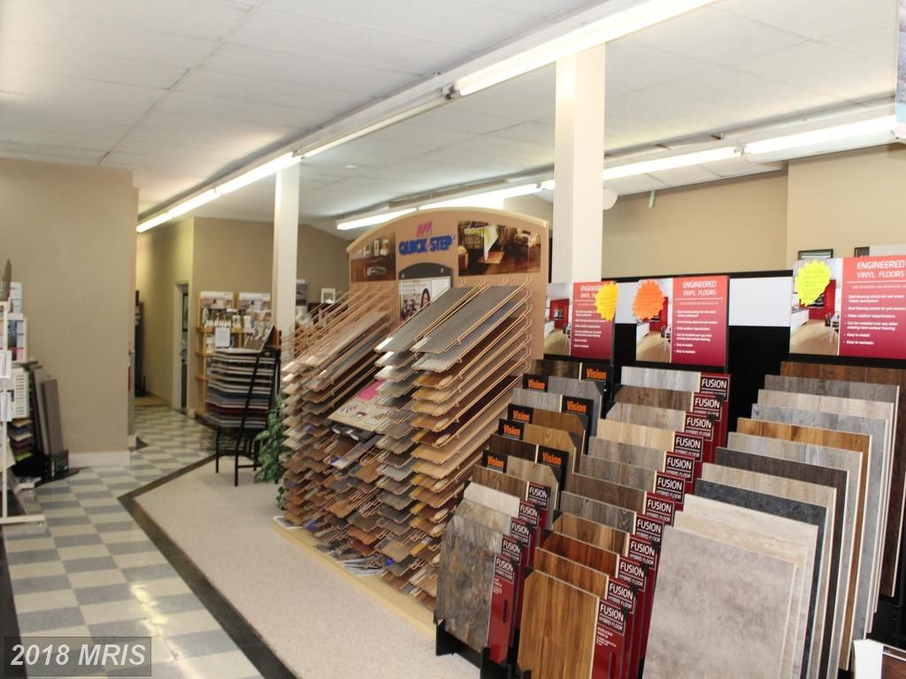 202 W Washington St, Charles Town, WV 25414